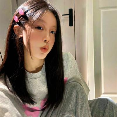 穿黑衣的女孩
